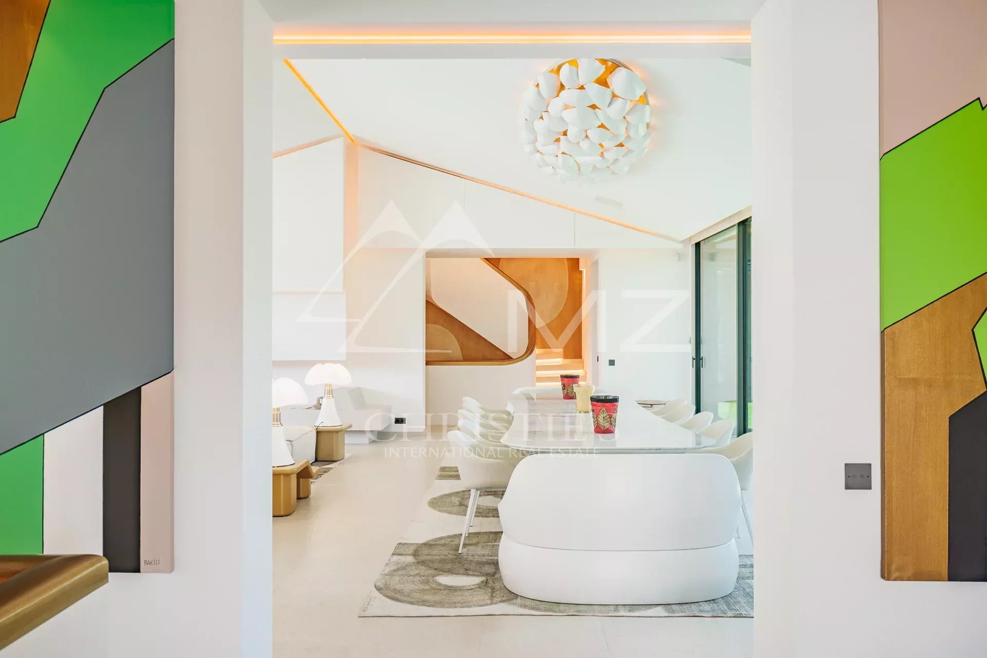 Modern interior of the Villa Harmonie in Ramatuelle, with a bright living room and colorful works of art.
