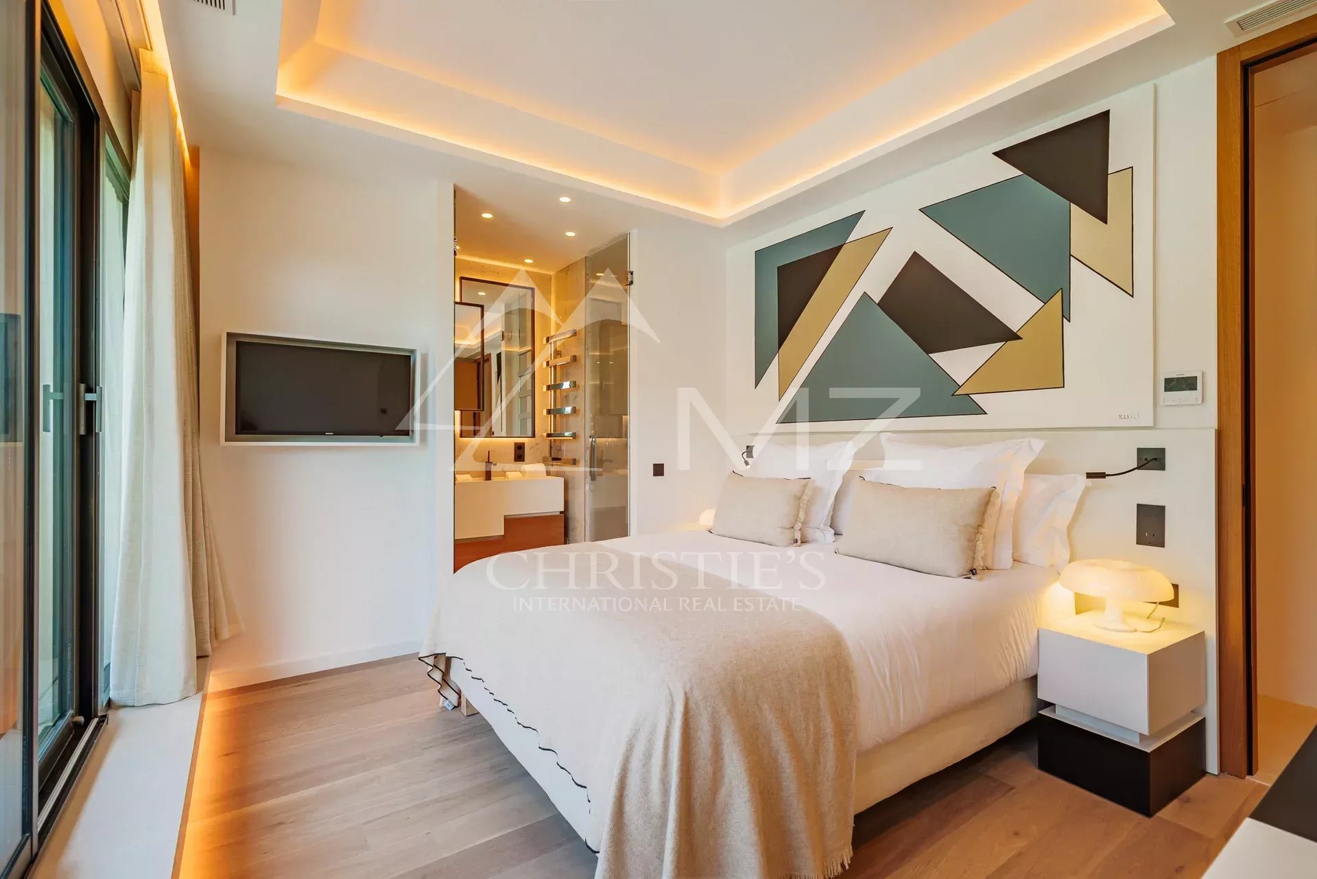 Modern room with double bed and contemporary decor in a villa in Ramatuelle.