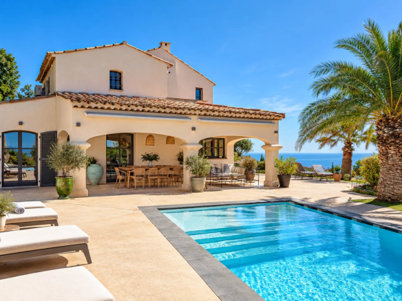 Villa contemporaine avec piscine et vue sur la mer, Les Issambres