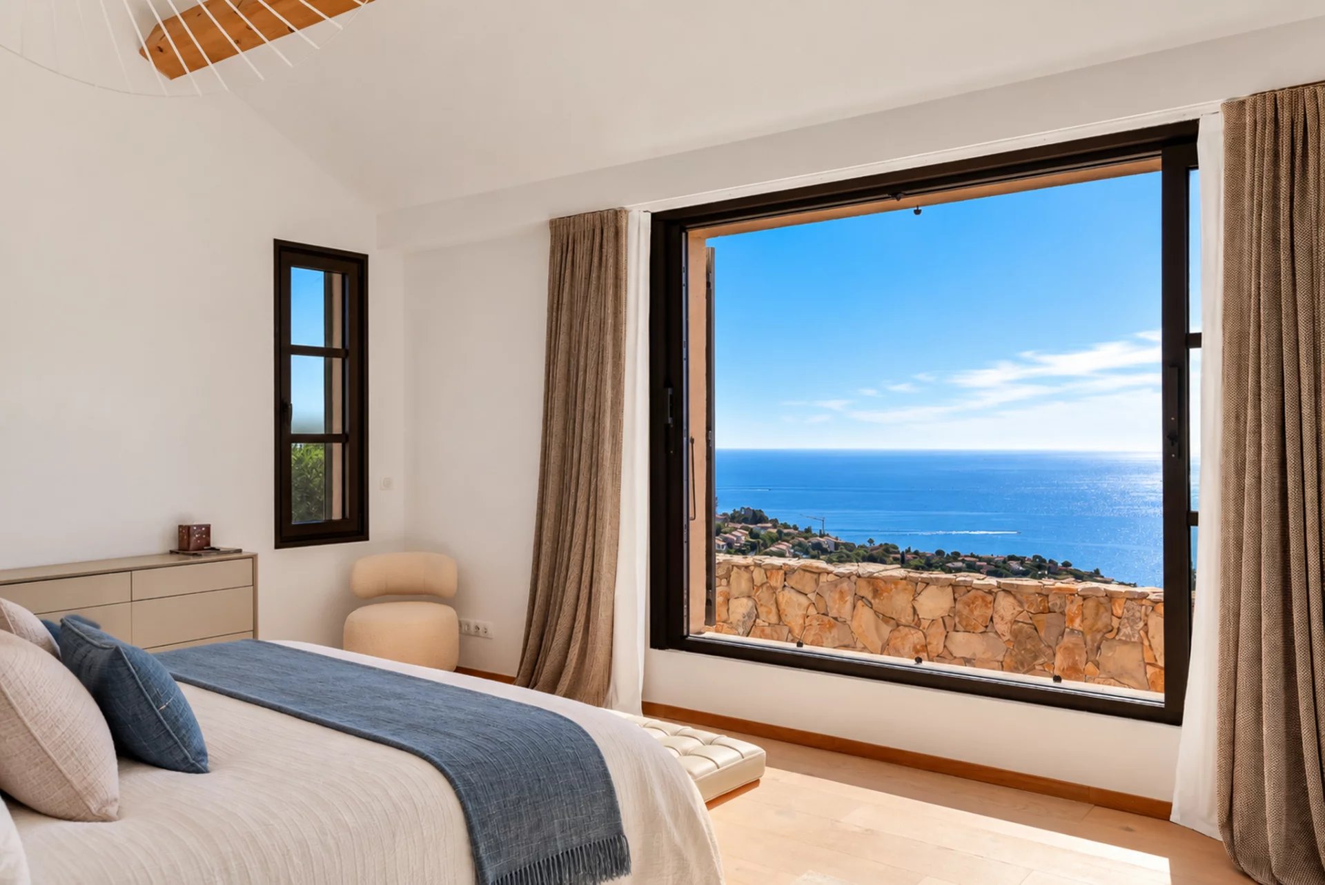Chambre avec vue sur la mer Chambre avec vue panoramique sur la mer à Les Issambres.