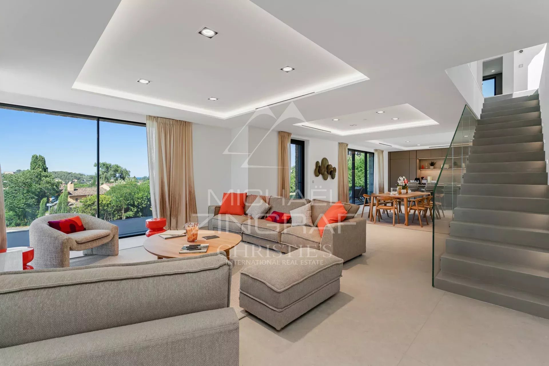 Contemporary villa in Saint-Tropez Interior of a contemporary villa in Saint-Tropez with sea view, modern and bright living room.