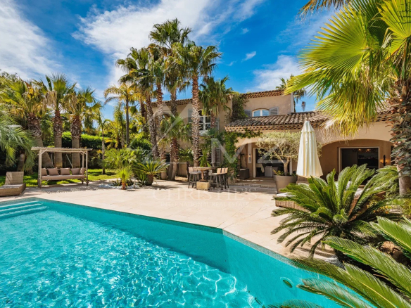 Villa avec piscine et jardin tropical à Grimaud, Golfe de Saint-Tropez.
