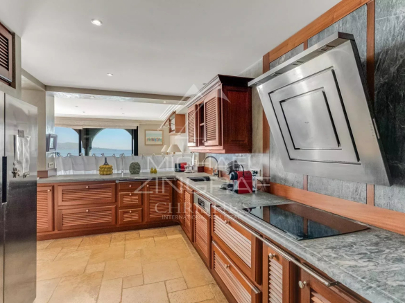 Modern kitchen with marble worktop and high-end appliances in a villa in Sainte-Maxime.