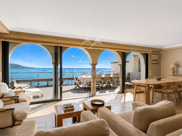 Interior of a villa with sea views in Sainte-Maxime, bright and spacious living room.