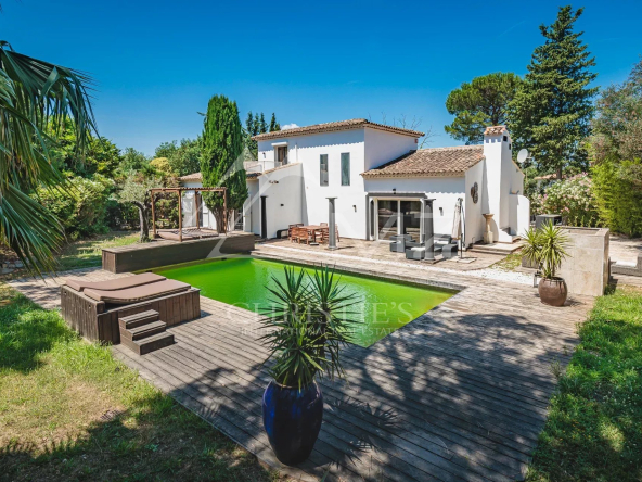 Magnifique Villa Provençale avec Piscine et Vue Imprenable