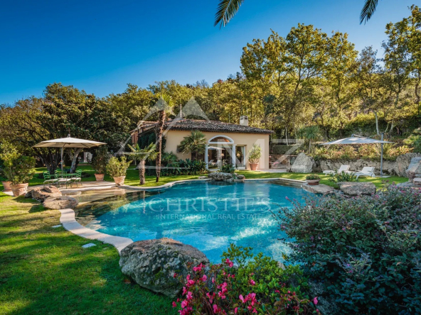 A rare Provencal residence in the heart of the vineyards