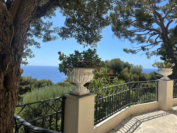 Cap d&#39;Ail – Apartment with garden and splendid sea view