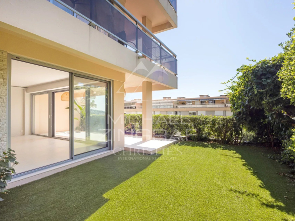 Villefranche sur Mer - Large 3 rooms on the ground floor