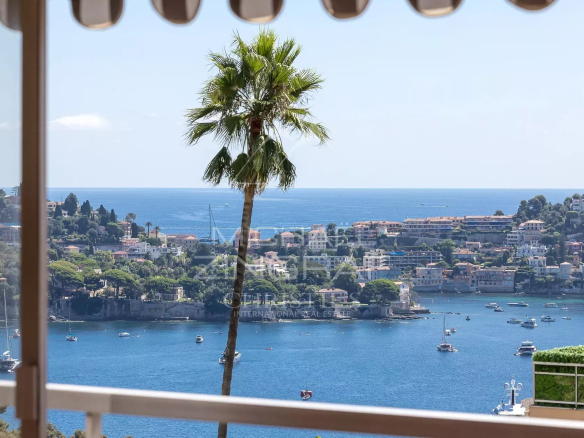 VILLEFRANCHE SUR MER – LARGE 3-ROOM APARTMENT