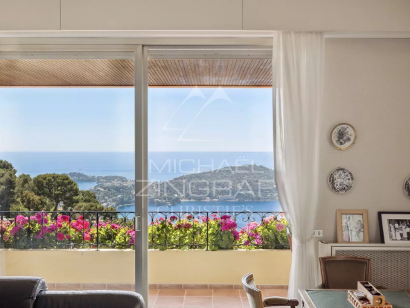 Villa d’architecte au coeur d’un domaine privé – VILLEFRANCHE SUR MER
