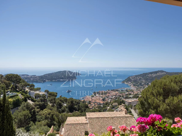 Architect-designed villa in the heart of a private estate – VILLEFRANCHE SUR MER