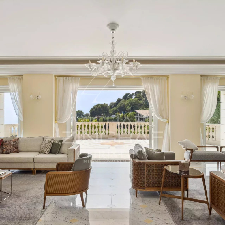 Spacieux appartement de 144 m² avec terrasse de plain-pied 50 m² ? Cannes Centre (La Banane)