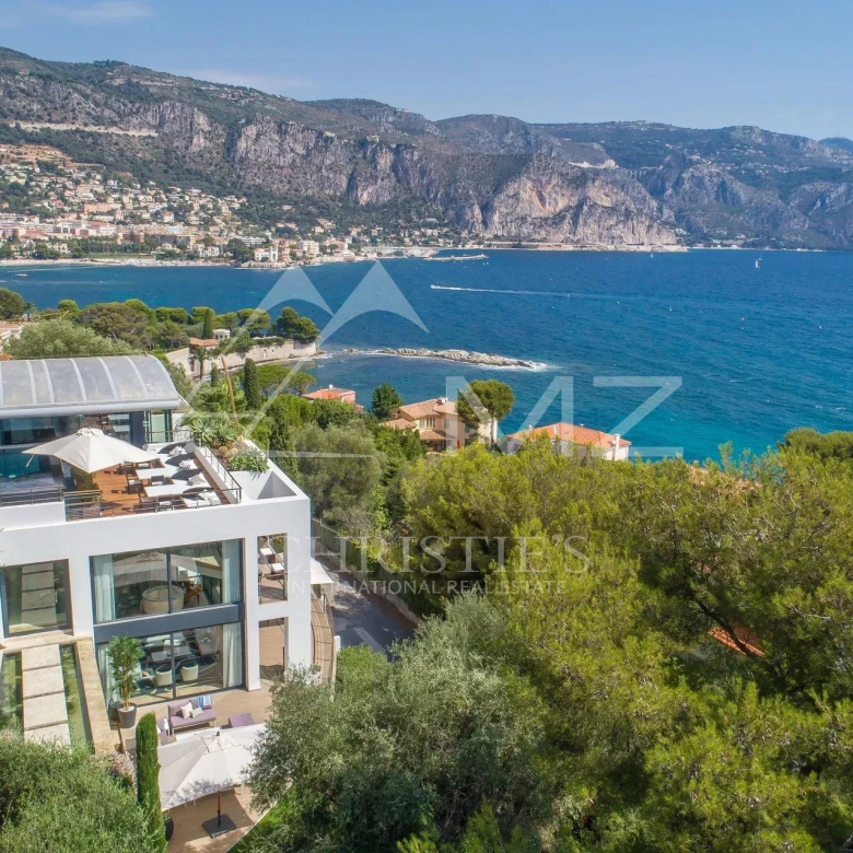 Saint-Jean Cap Ferrat – Modern villa facing the sea