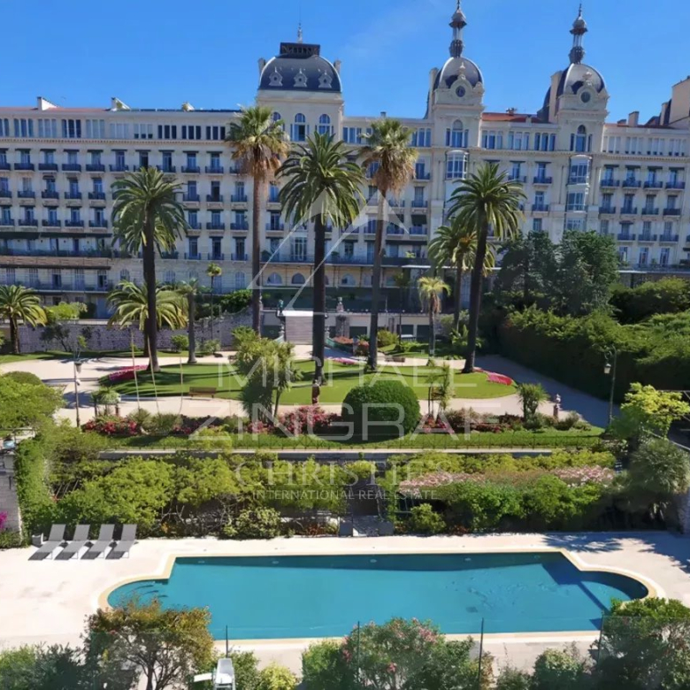 Appartement rénové avec terrasses – Carré d’Or – Nice
