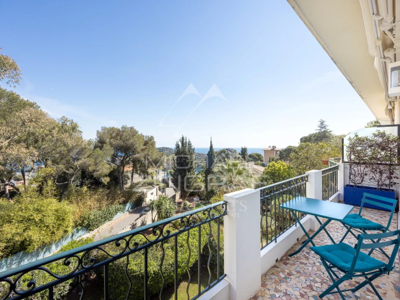 Saint-Jean-Cap-Ferrat – Penthouse rénové avec vue mer