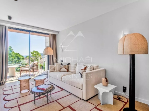 Interior of a contemporary villa with a bright and modern living room in Saint-Jean-Cap-Ferrat.