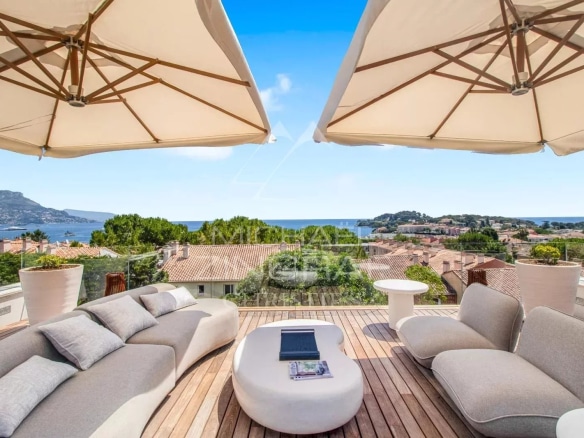 Terrace of a contemporary villa with sea views in Saint-Jean-Cap-Ferrat