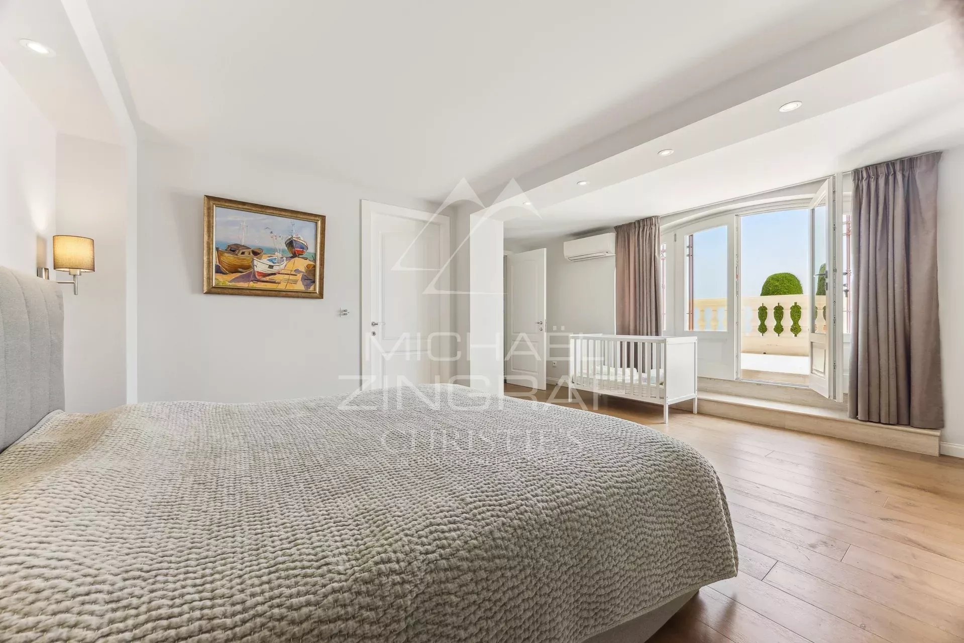 Duplex room in Villefranche-sur-Mer Spacious room in a duplex with sea view in Villefranche-sur-Mer.