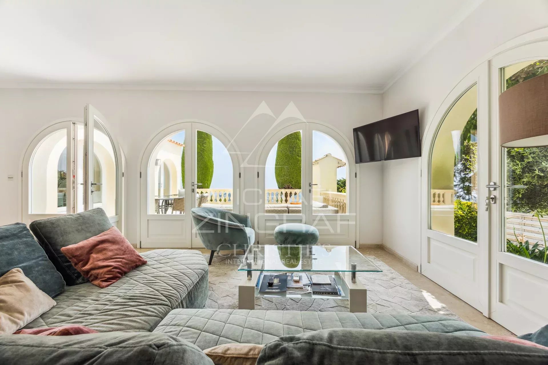 Art Deco duplex in Villefranche-sur-Mer Interior of an Art Deco duplex with a spacious living room and sea view in Villefranche-sur-Mer.