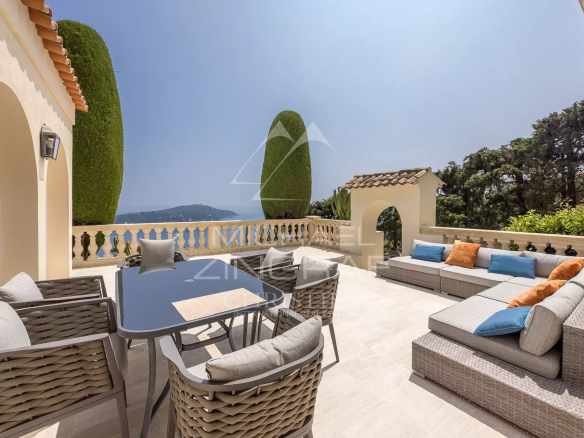 Terrace of a duplex with sea view and outdoor furniture in Villefranche-sur-Mer.