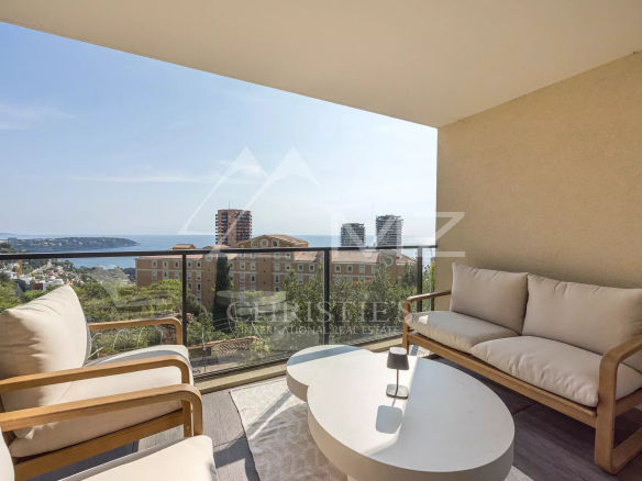 Terrace of an apartment in Beausoleil with views of the sea and Monaco.