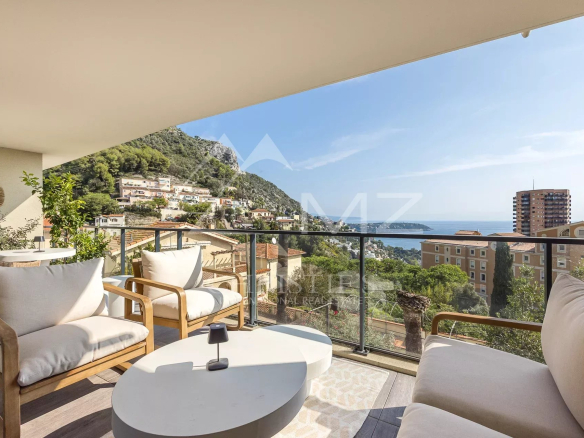 Terrace of an apartment in Beausoleil with panoramic views of the sea and Monaco.