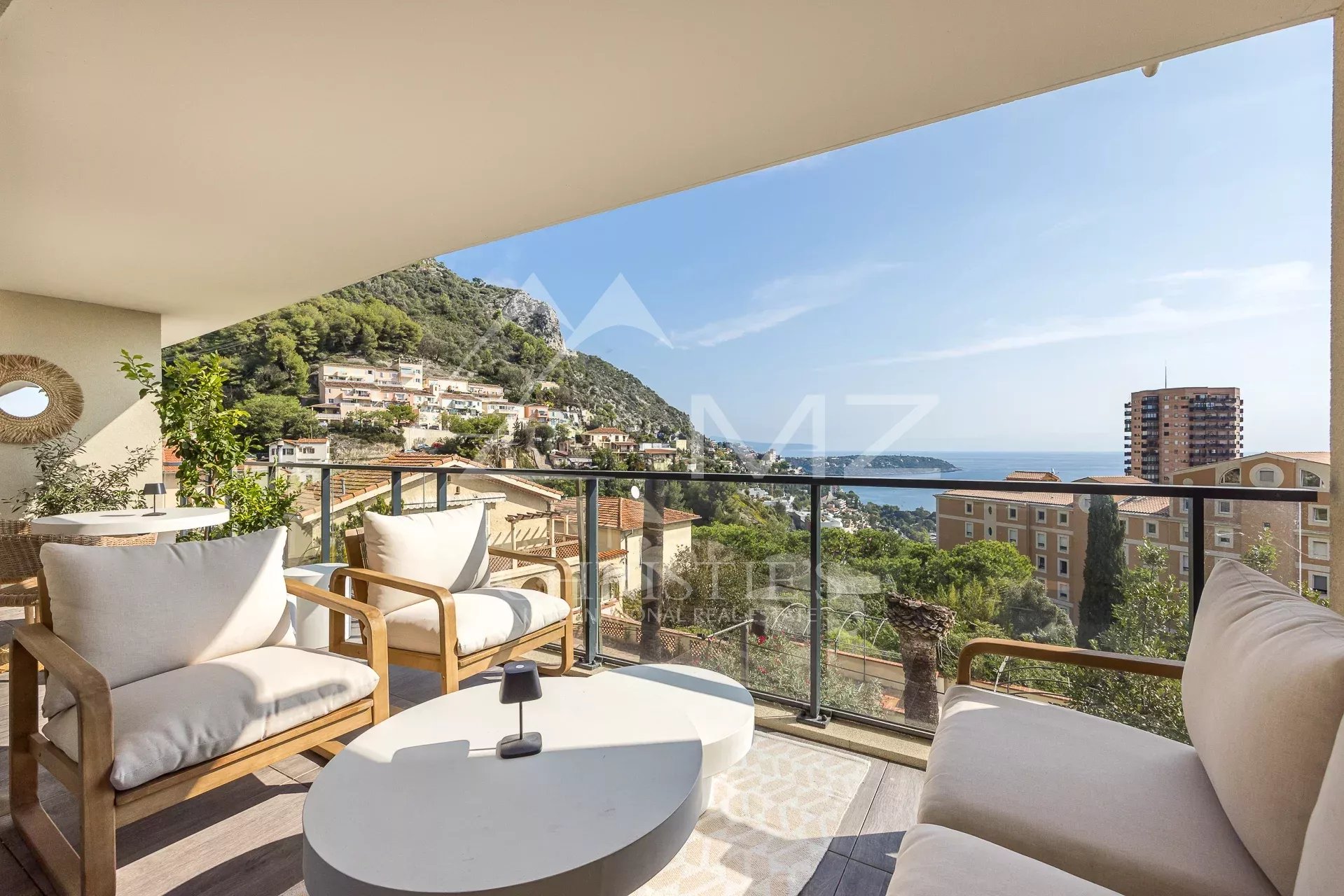 Apartment with sea view in Beausoleil Terrace of an apartment in Beausoleil with panoramic views of the sea and Monaco.