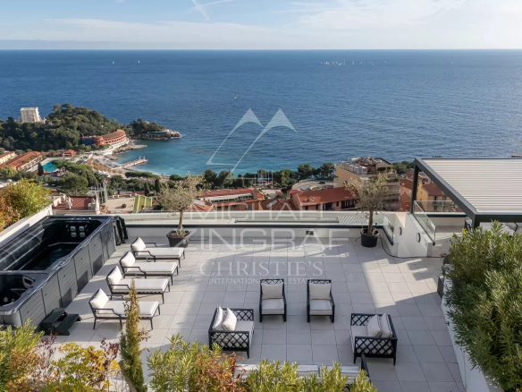 Penthouse avec solarium et vue panoramique sur la mer à Roquebrune-Cap-Martin
