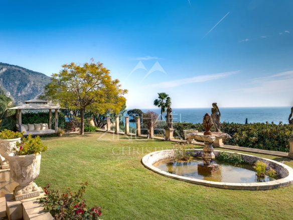 Villa de style italien avec jardin et vue sur la mer à Èze-sur-Mer.