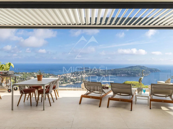 Terrace of a contemporary villa with panoramic views of the sea and Cap Ferrat.