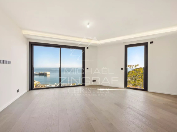 Intérieur d'un penthouse à Cap d'Ail avec vue sur la mer