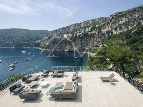 Cap d’Ail – Superbe villa pied dans l’eau
