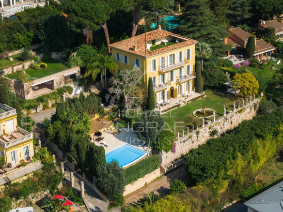 Eze sur mer - Italian style villa facing the sea