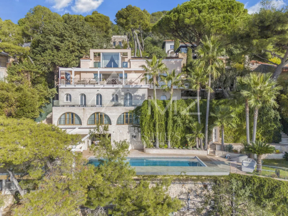Villa feet in the water in Saint Jean Cap Ferrat