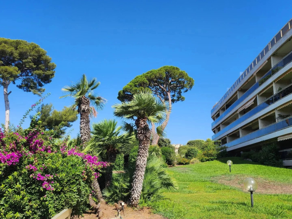 Élégant 3 Pièces avec Terrasse – Proche Plages et Commerces