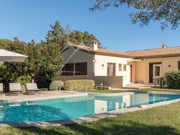 Villa near quiet beaches