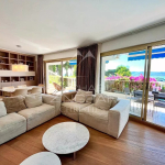 Antibes – Magnificent Apartment with Sea View and Pool Access