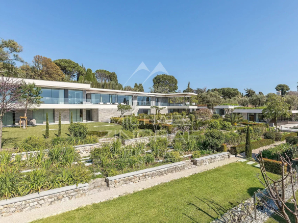 Villa contemporaine neuve aux prestations luxueuses