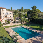 Cap d&#39;Antibes, western slope – Exceptional property with sea view –