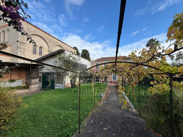 Charming 1930s house in the heart of Cap d&#39;Antibes – Unique opportunity