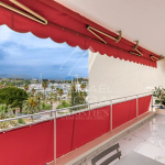 Superbe appartement rénové – Centre-ville d’Antibes, secteur Vauban – Vue dégagée sur le port