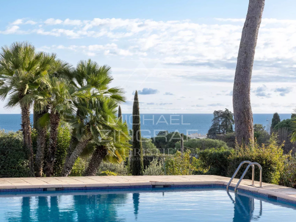 Antibes  – Villa provençale en pierre avec vue mer, piscine et jardin paysager