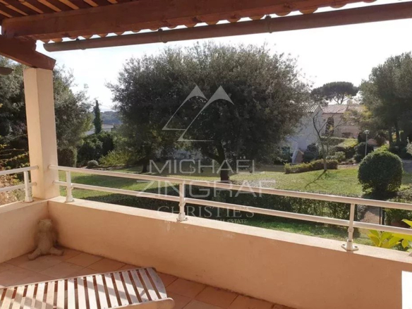 Cap d’Antibes – Élégant appartement vue dégagée échappée mer au cœur d’un parc privé