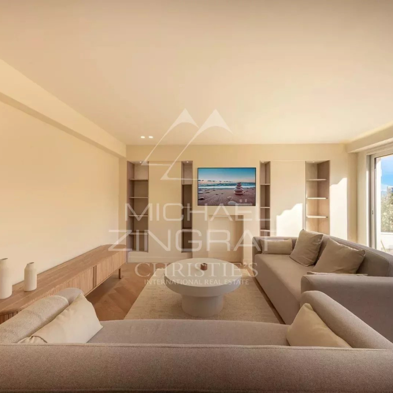 Juan-les-Pins, The Center Bay – Panoramic Sea View