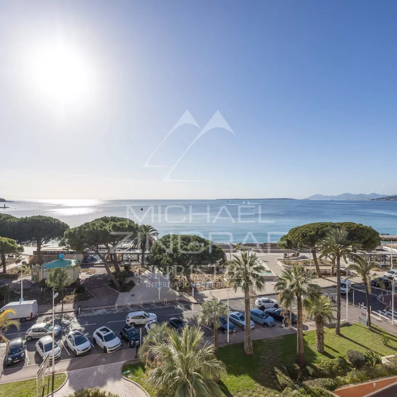 3-bedroom villa in a residence in Balaclava