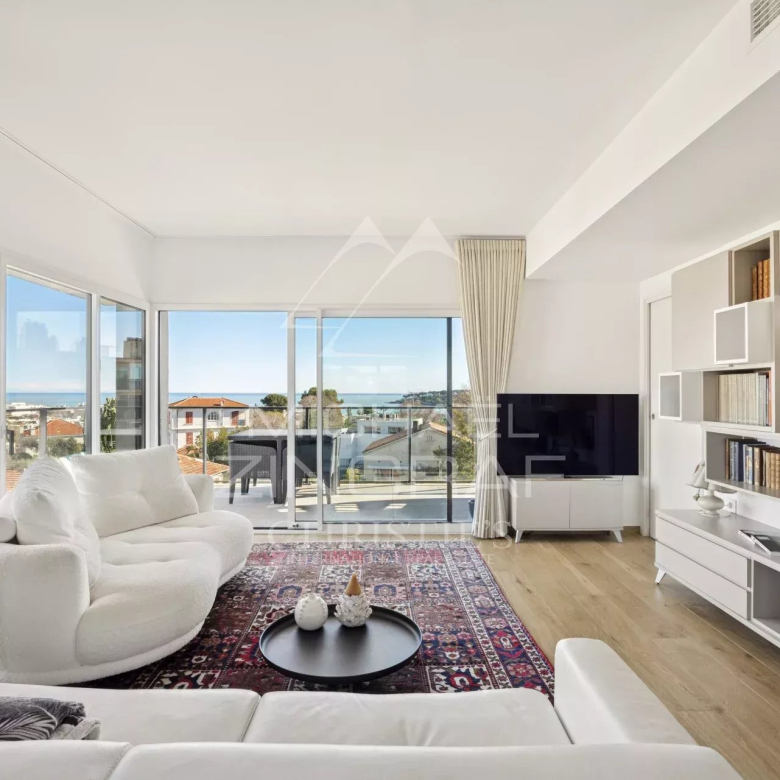 Villa 300m2 avec PISCINE sur le GOLF de Chiberta, en bordure