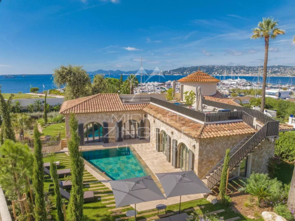 Cap d’antibes Versant Ouest – Propriété contemporaine première ligne – vue mer panoramique