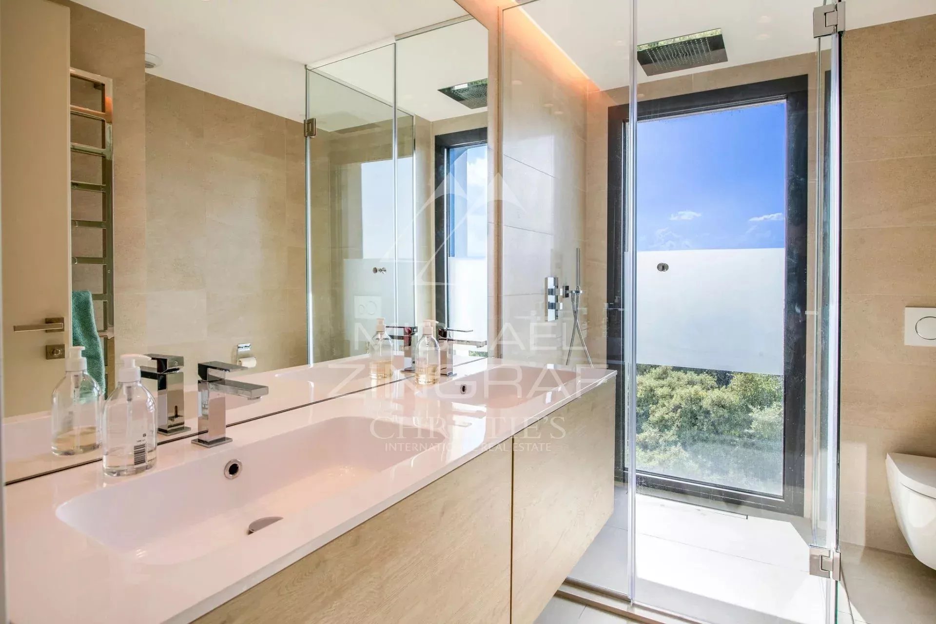 0ff6043f26a8ca7d54b7680ffcfaed08_b32e482759_1920-original