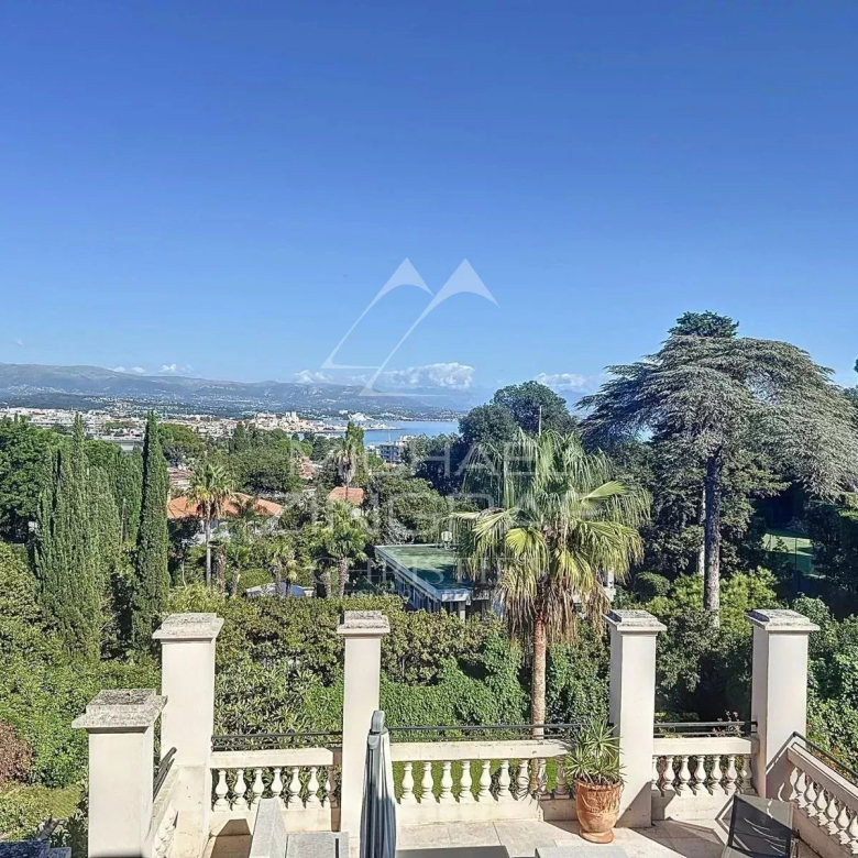 Cap d’Antibes – Spacieux 4 pièces avec terrasse, piscine et garage