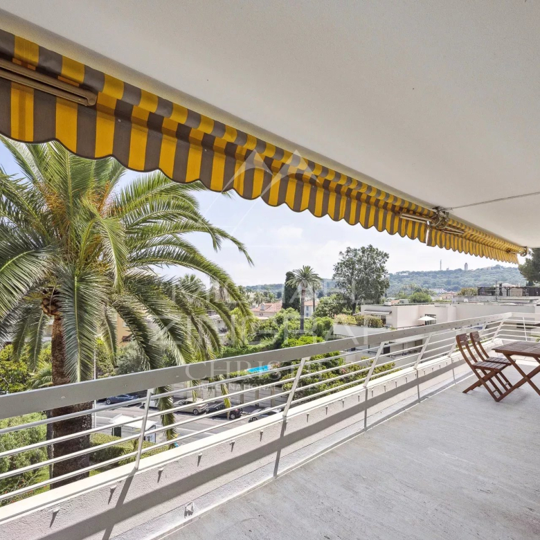 Cap d'Antibes East side – Apartment with sea view in the heart of a Belle Époque villa with terrace